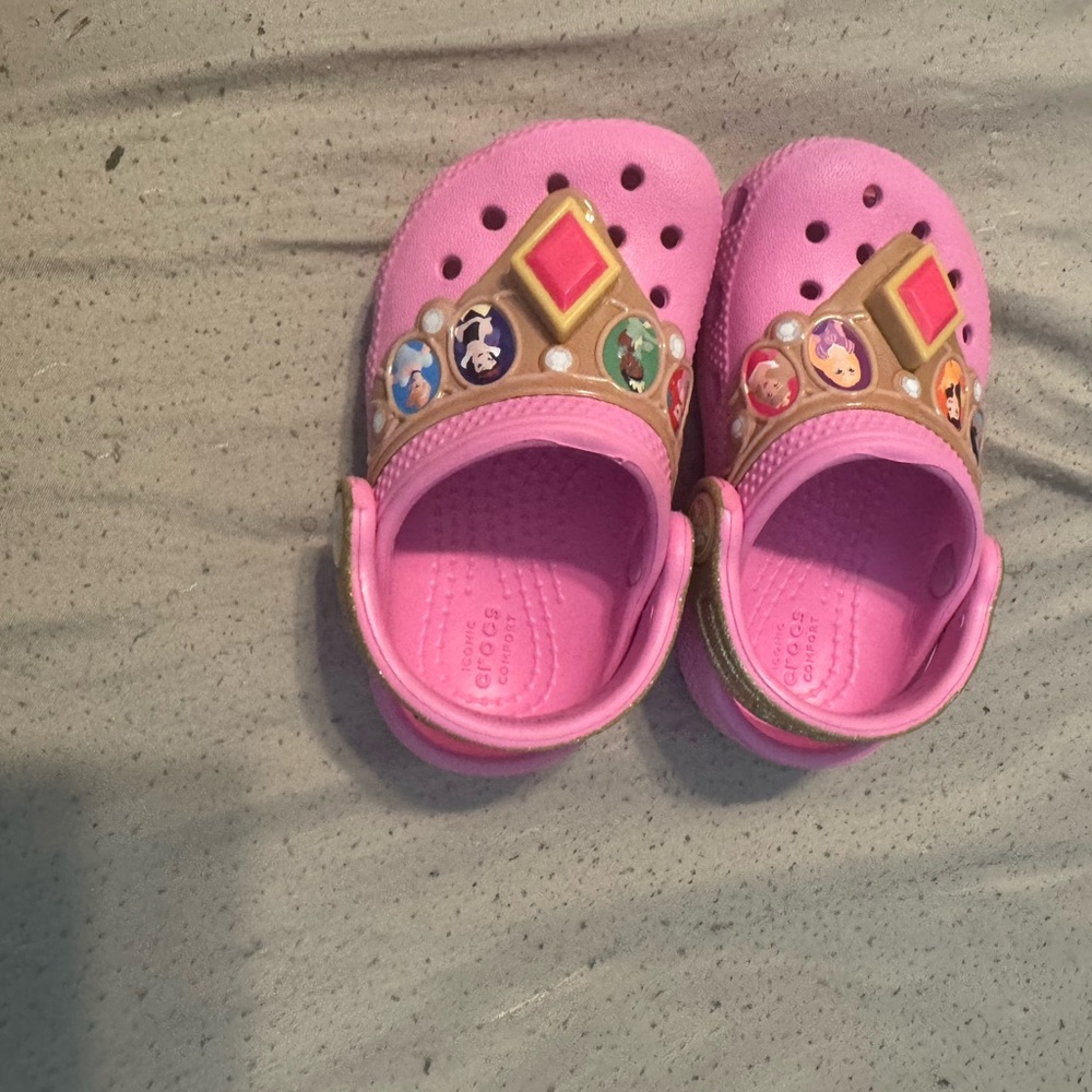 CROCS Pink Sandals with Decorative Charms brand new princess crocs that light up